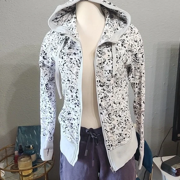 Lululemon Athletica Silver/Gray Asana Jacket - Picture 15 of 15